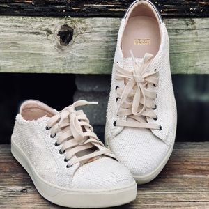 Johnston&Murphy sneakers